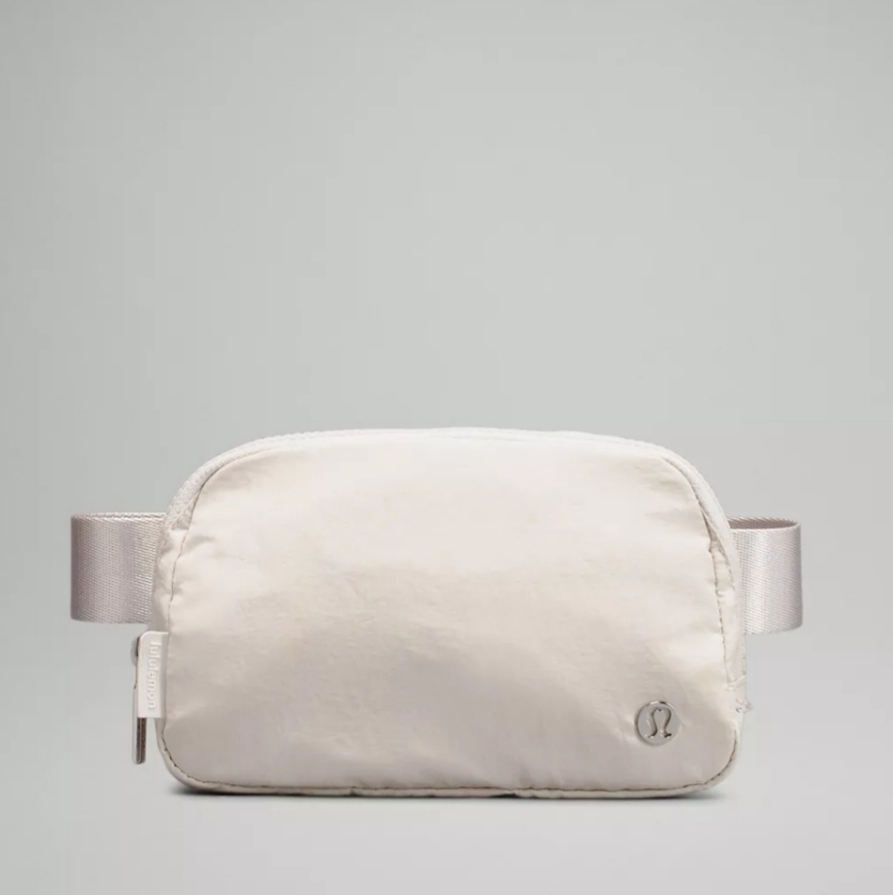 🌷SOLD🌷LULULEMON UNISEX EVERYWHERE BELT BAG 🎒